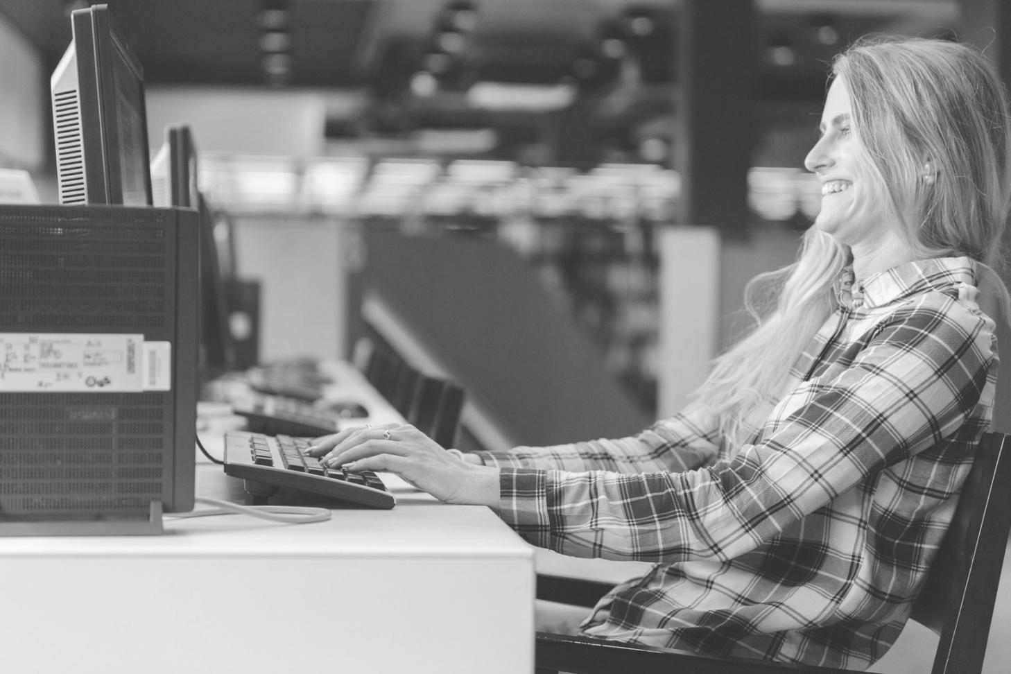 Ensalada mediterránea con huevo cocido y vegetales frescos