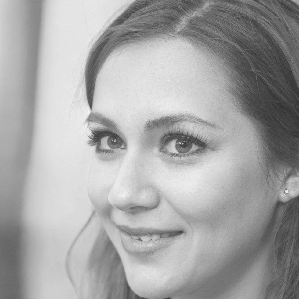 Estudiante Amada Santillana trabajando en su planificación nutricional