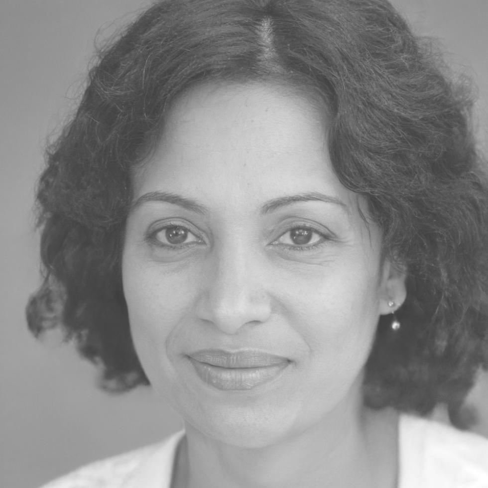 Estudiante Natividad Velasco revisando su progreso